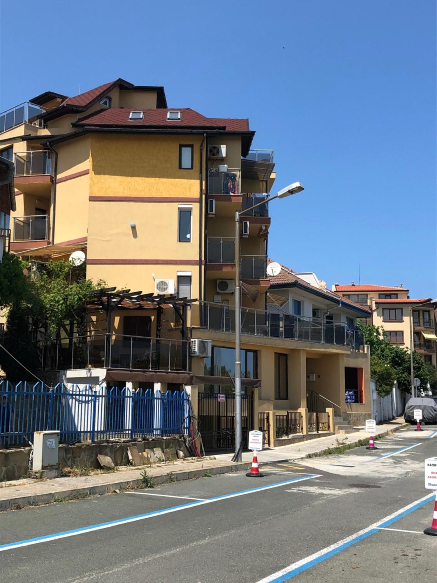 Apartment 10